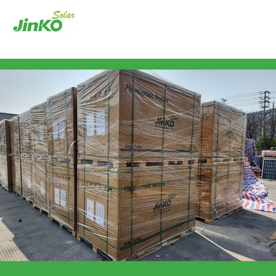 Jinko Solar 565-585W Tiger Neo Moduli fotovoltaici di tipo N con 144 celle e tolleranza di potenza