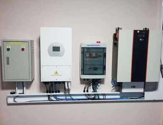 Invertitore ibrido Deye a tre fasi SUN-12K-SG04LP3-EU 8kw 10kw 12kw per energia solare