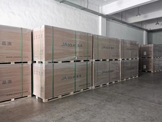 Pannello solare ad alta potenza da 620W con casella di giunzione IP68 e vetro di ferro temperato da 2,0 mm