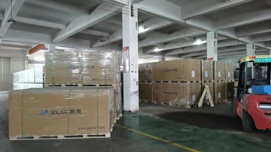 JA SOLAR Efficienza pannello solare bifacciale con tecnologia MBB a doppio vetro e a mezza cella